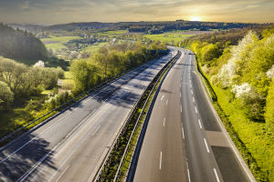 Autobahn im Sommer