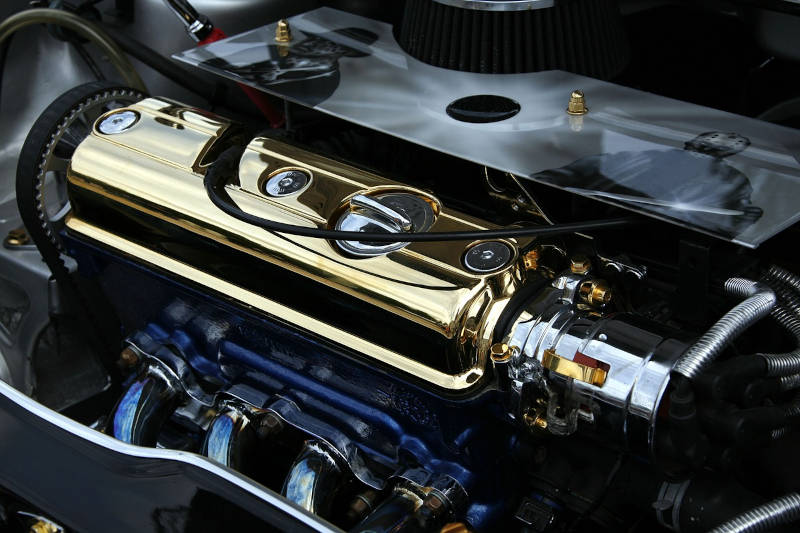 Motor mit Abgaskrümmer
