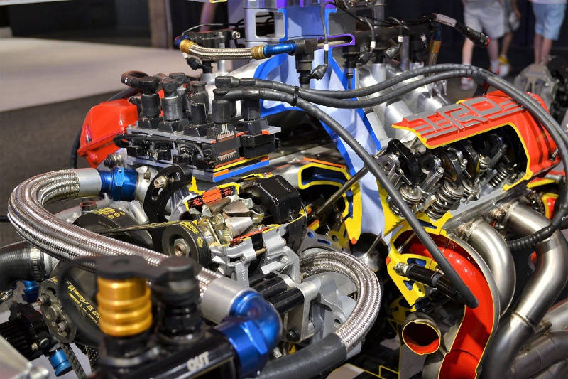 Motor mit Gasleitung