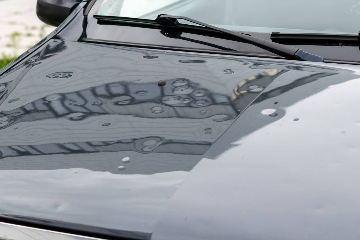 Steinschlag auf der Motorhaube