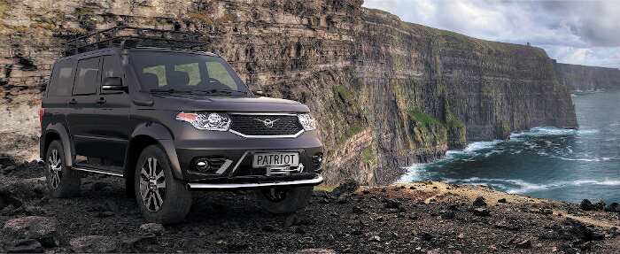UAZ Patriot im Gebirge